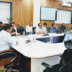 मुख्य सचिव आनन्द बर्द्धन ने राजस्व वृद्धि के सम्बन्ध में अधिकारियों के साथ ली बैठक ।