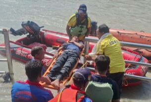 शिव घाट पर स्नान के दौरान कांवड़िया बेहोश, SDRF ने River Ambulance से पहुंचाया मेडिकल कैंप