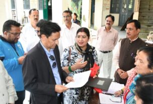 आयुक्त दीपक रावत ने किया SIR कार्यों का स्थलीय निरीक्षण
