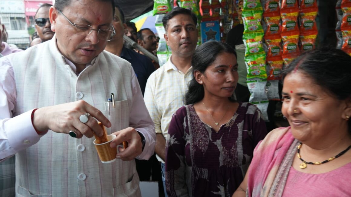 स्थानीय दुकानदारों और नागरिकों से आत्मीय संवाद कर बोले मुख्यमंत्री—स्थानीय उत्पादों और छोटे कारोबारियों को प्रोत्साहन देना हम सभी की सामूहिक जिम्मेदारी