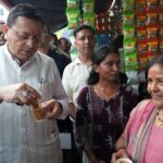 स्थानीय दुकानदारों और नागरिकों से आत्मीय संवाद कर बोले मुख्यमंत्री—स्थानीय उत्पादों और छोटे कारोबारियों को प्रोत्साहन देना हम सभी की सामूहिक जिम्मेदारी