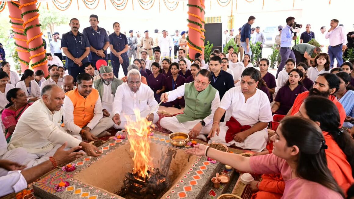 मुख्यमंत्री पुष्कर सिंह धामी ने हरिद्वार में प्रथम पतंजलि आयुर्वेद गुरुकुलम् का किया शुभारंभ