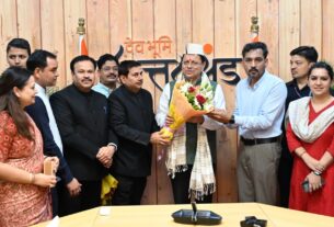 मुख्यमंत्री पुष्कर सिंह धामी के जन्मदिवस पर मुख्यमंत्री आवास में उमड़ा आत्मीयता का माहौल, मंत्रीगण, अधिकारी-कर्मचारी और जनप्रतिनिधियों ने दी शुभकामनाएं