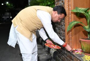 प्रधानमंत्री नरेंद्र मोदी के जन्मदिवस पर मुख्यमंत्री धामी ने जलाया ‘आशीर्वाद का दीया’