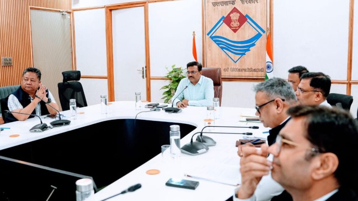 मुख्य सचिव ने जिलाधिकारियों के साथ वीडियो कॉन्फ्रेंसिंग के माध्यम से की समीक्षा बैठक, सरकारी परिसंपत्तियों की अनिवार्य मैपिंग और जियोफेंसिंग के दिए निर्देश