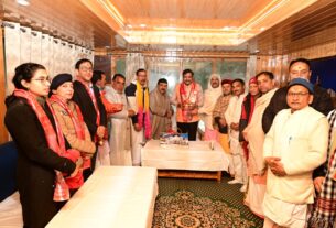मुख्य सचिव आनंद बर्धन ने गंगोत्री धाम में की पूजा-अर्चना, व्यवस्थाओं का लिया जायजा