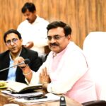 मुख्य सचिव ने कलेक्ट्रेट सभागार में की जिलास्तरीय समीक्षा बैठक, ‘योजना दीदी’ ई-पुस्तक का किया विमोचन