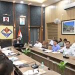 जिला योजना डीएम ने विभागों को दिए प्रगति बढाने के निर्देश, समयबद्ध ढंग से पूर्ण हों विकास कार्य, टेंडर एवं अन्य प्रक्रियाएं जल्द पूरी करने के निर्देश