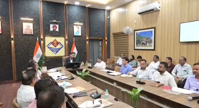 जिला योजना डीएम ने विभागों को दिए प्रगति बढाने के निर्देश, समयबद्ध ढंग से पूर्ण हों विकास कार्य, टेंडर एवं अन्य प्रक्रियाएं जल्द पूरी करने के निर्देश