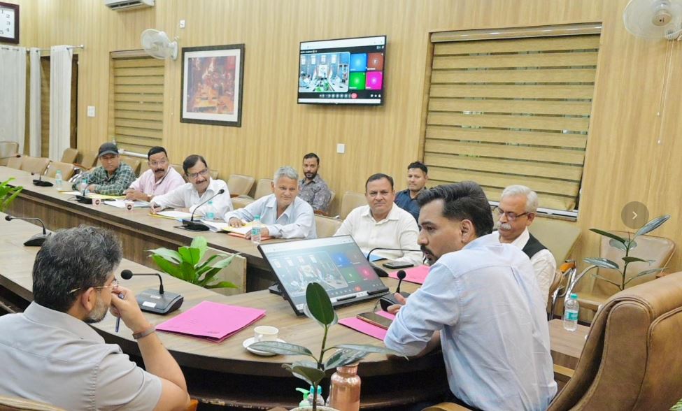 विशेष गहन पुनरीक्षण कार्य प्रगति की जिलाधिकारी ने की समीक्षा, राजनीतिक दलों के प्रतिनिधियों के साथ हुई बैठक