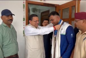 एशियन गेम्स में कांस्य पदक जीतने वाले बॉक्सर कपिल पोखरिया ने मुख्यमंत्री धामी से की भेंट