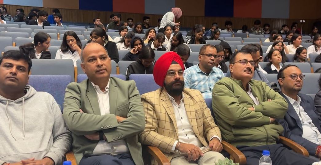 कौशल विकास, अप्रेंटिसशिप, स्टार्टअप और स्वरोजगार के अवसरों के साथ सरकारी योजनाओं की दी जानकारी